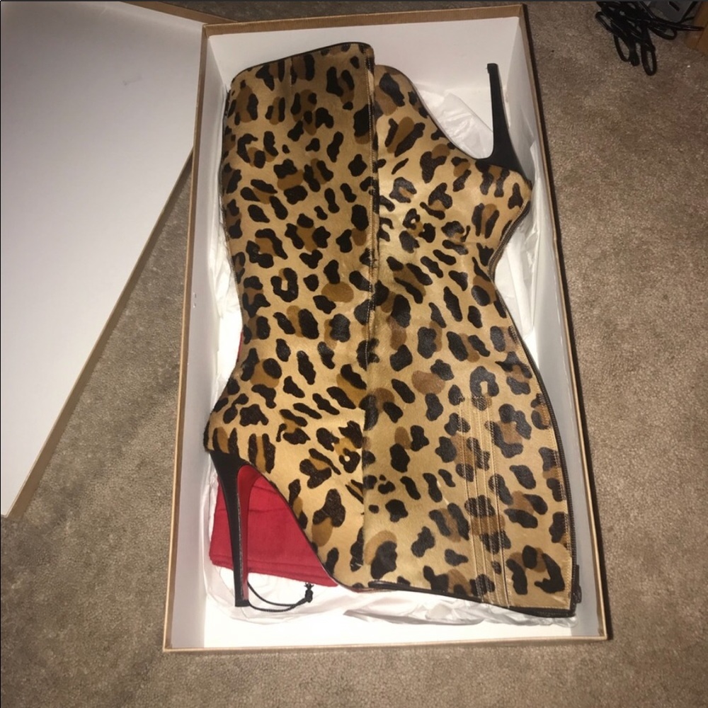Stunning CL leopard boots